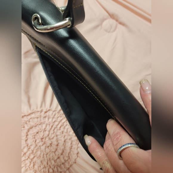 Black Handbag - Picture 5 of 10